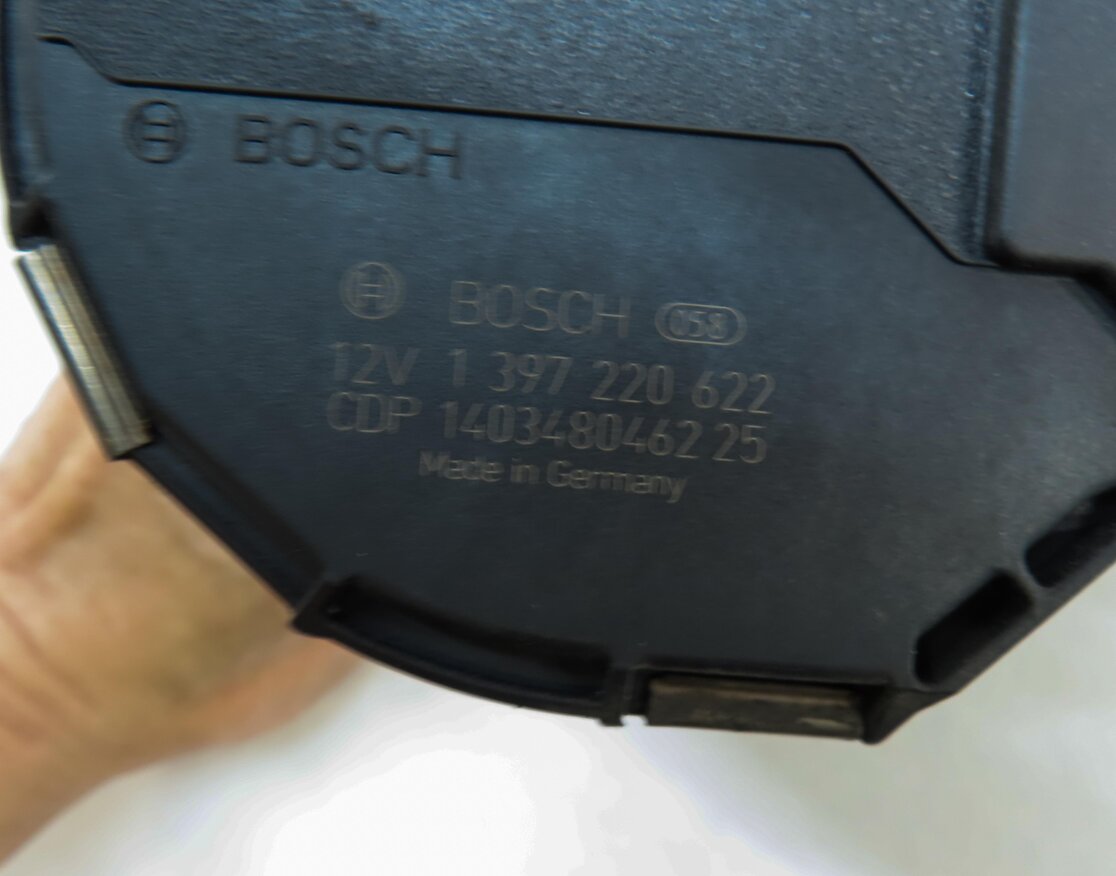 Thumbnail 7: 2011-2018 PORSCHE CAYENNE (958) FRONT WINDSHIELD WIPER MOTOR