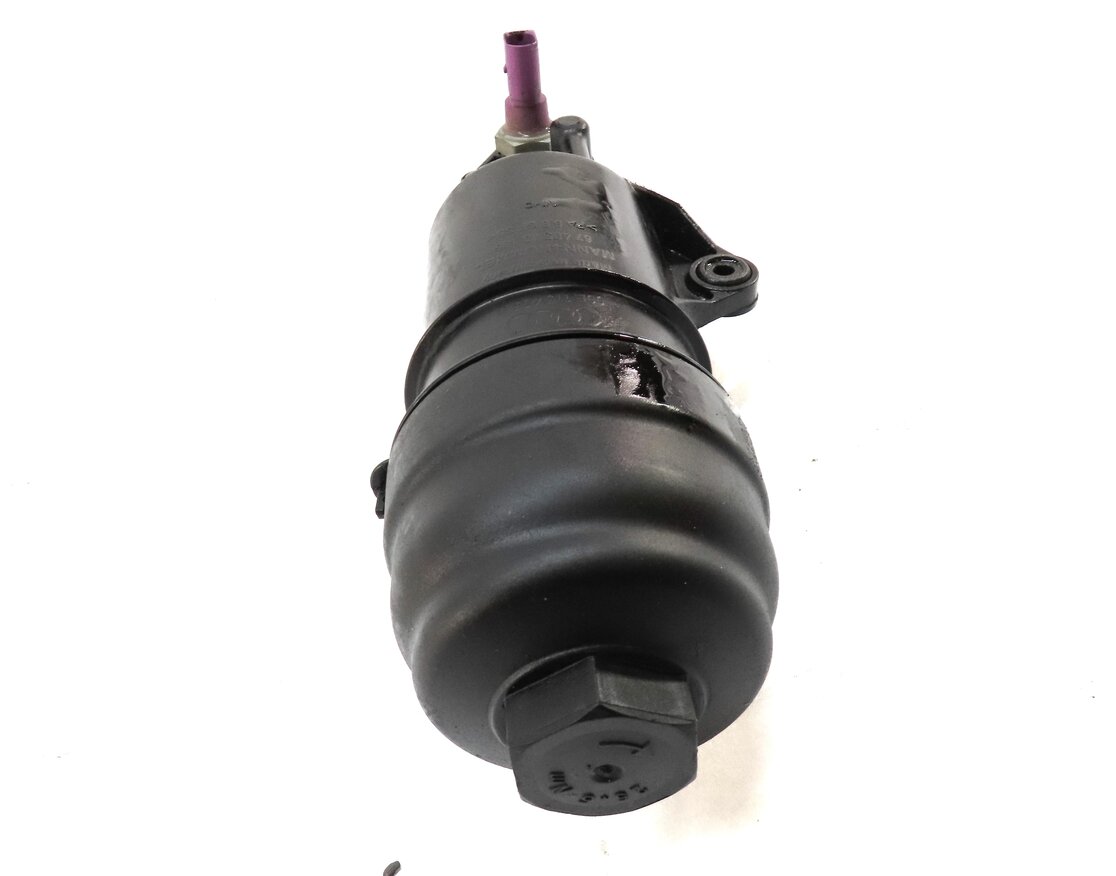 Thumbnail 3: 2014 PORSCHE CAYENNE 958 3.0L HYBRID M06.EC ENGINE OIL FILTER HOUSING 06E115405
