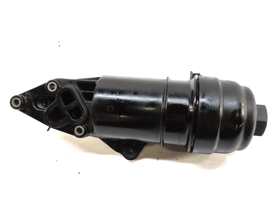 Thumbnail 6: 2014 PORSCHE CAYENNE 958 3.0L HYBRID M06.EC ENGINE OIL FILTER HOUSING 06E115405