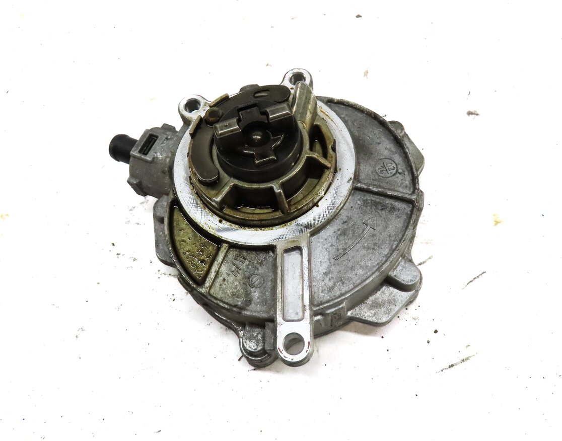 Thumbnail 4: 2014 PORSCHE CAYENNE 958 3.0L HYBRID M06.EC ENGINE BRAKE VACUUM PUMP 06F145100R