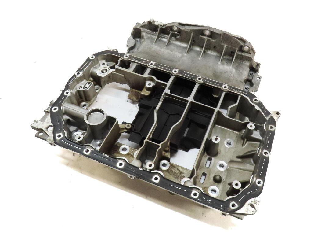 2014 PORSCHE CAYENNE (958) 3.0L HYBRID M06.EC UPPER ENGINE OIL PAN 06E103603