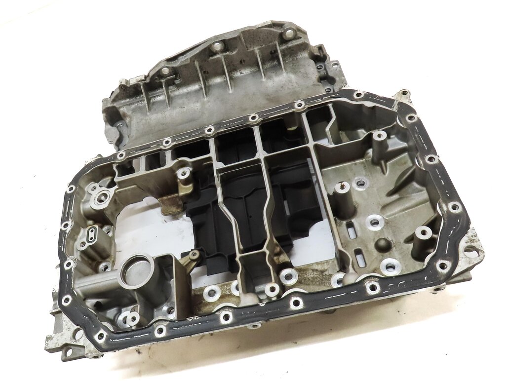 Thumbnail 3: 2014 PORSCHE CAYENNE (958) 3.0L HYBRID M06.EC UPPER ENGINE OIL PAN 06E103603