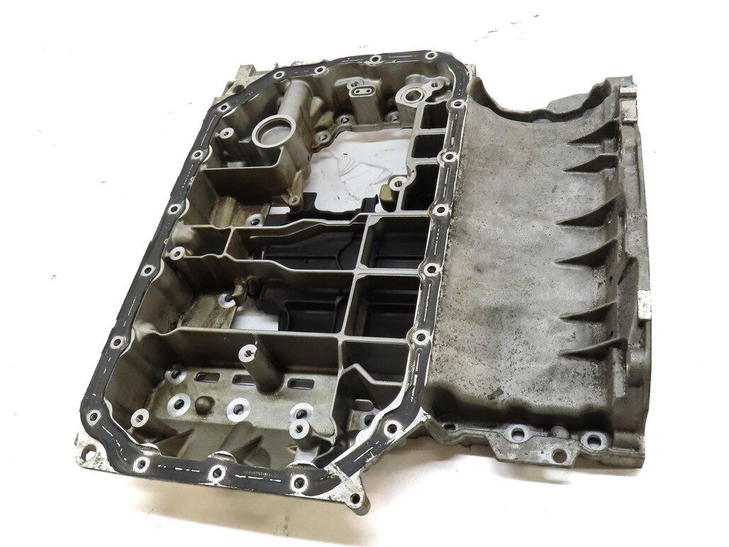 Thumbnail 4: 2014 PORSCHE CAYENNE (958) 3.0L HYBRID M06.EC UPPER ENGINE OIL PAN 06E103603