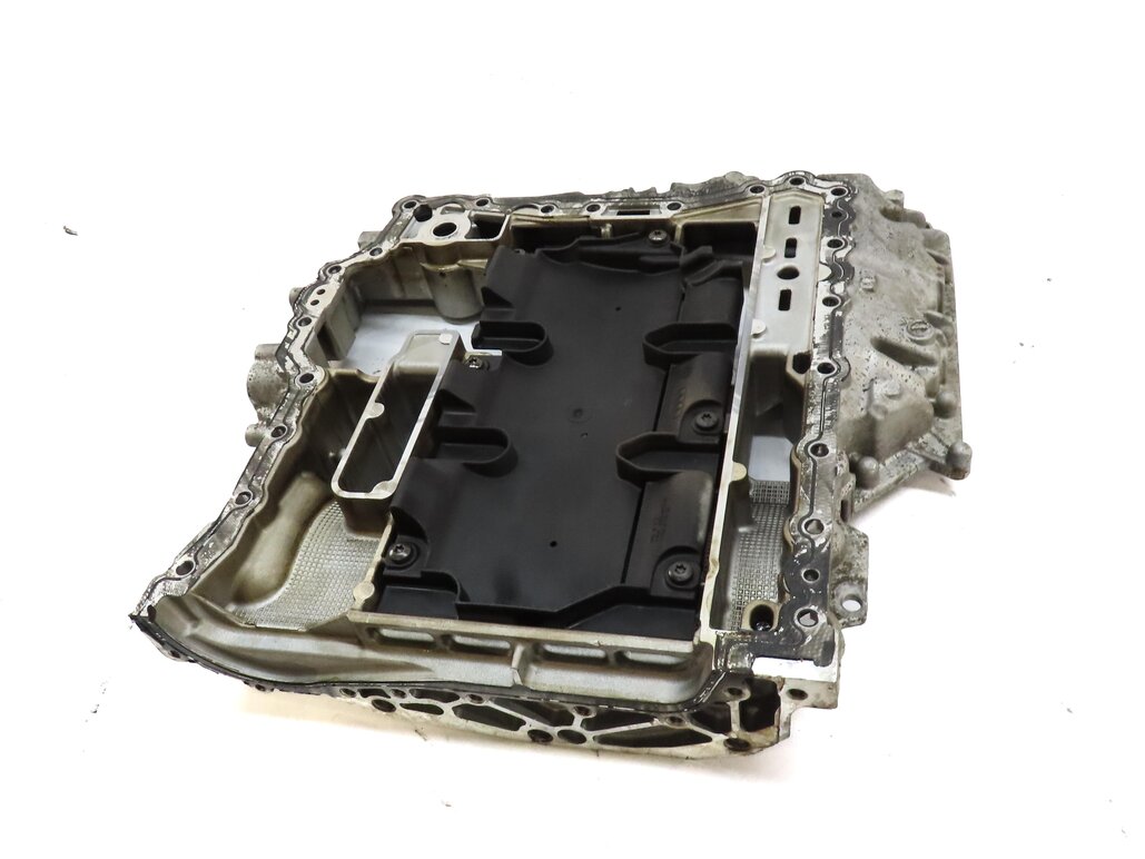 Thumbnail 6: 2014 PORSCHE CAYENNE (958) 3.0L HYBRID M06.EC UPPER ENGINE OIL PAN 06E103603