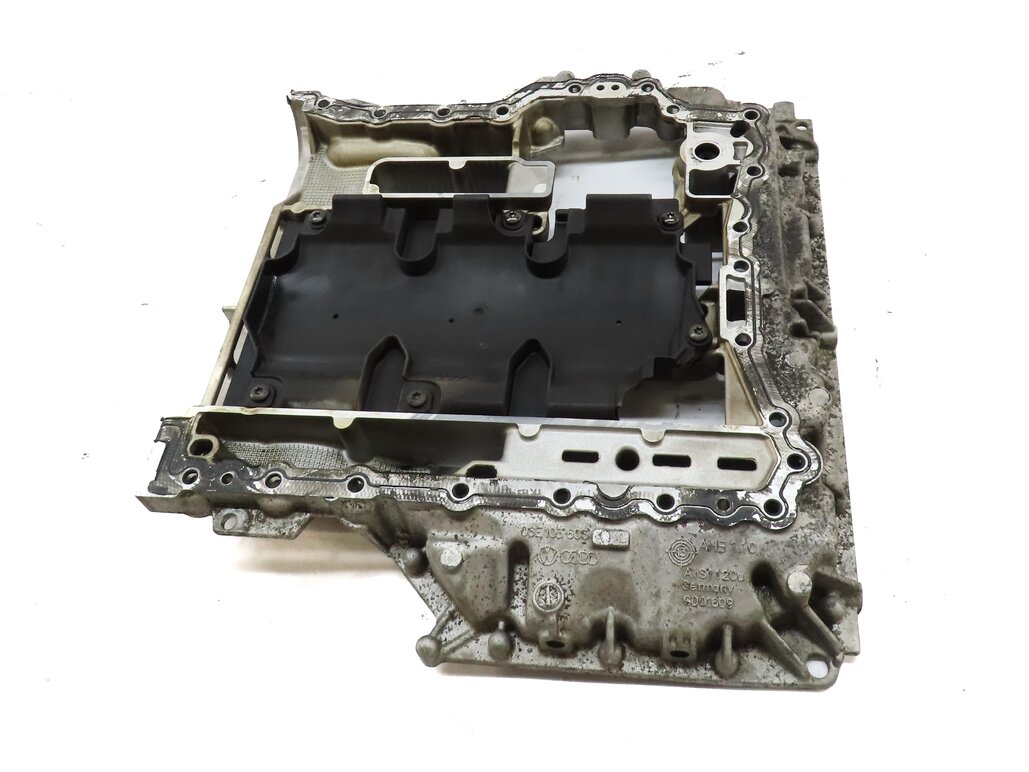 Thumbnail 7: 2014 PORSCHE CAYENNE (958) 3.0L HYBRID M06.EC UPPER ENGINE OIL PAN 06E103603