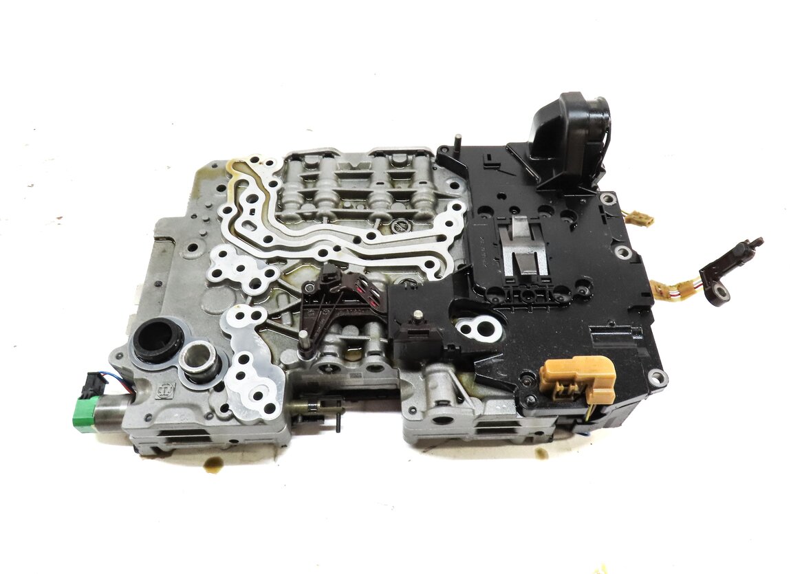 Thumbnail 2: 13-19 BMW 550i 550iGT 650i 750i (F01 F02 F10) RWD 8HP70 TRANSMISSION VALVE BODY