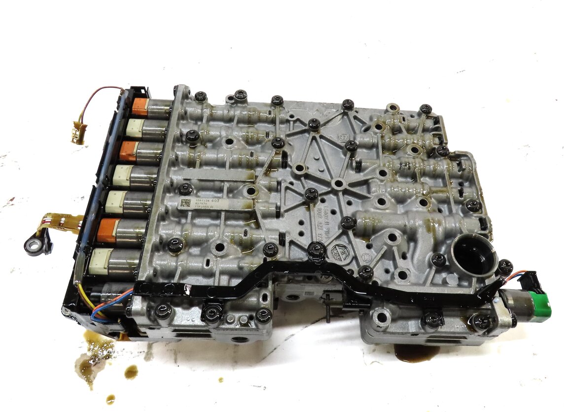Thumbnail 5: 13-19 BMW 550i 550iGT 650i 750i (F01 F02 F10) RWD 8HP70 TRANSMISSION VALVE BODY