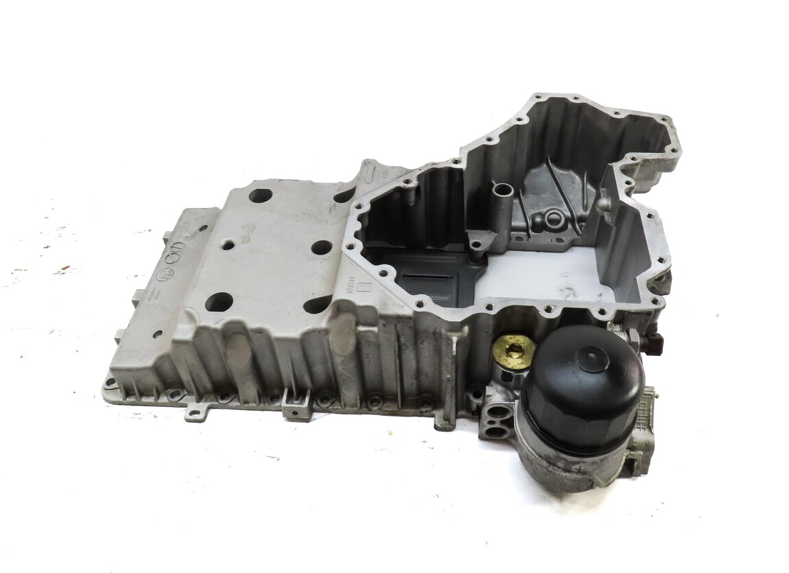 Thumbnail 2: 09-19 BMW 550i 550iGT 650i 750i (F01 F07 F10 F12) RWD - 4.4L N63 UPPER OIL PAN