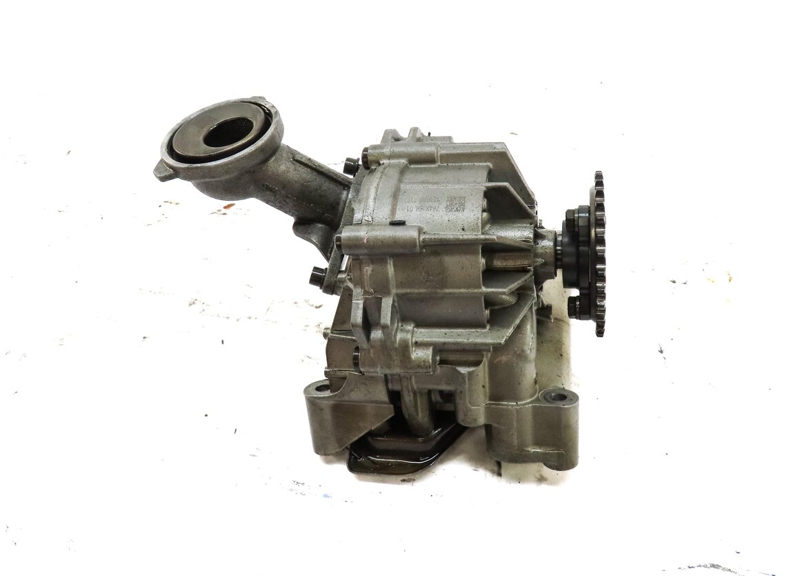 Thumbnail 5: 2013 BMW 750i (F01) 4.4L TURBO N63 ENGINE OIL PUMP & PICKUP TUBE 11417643256