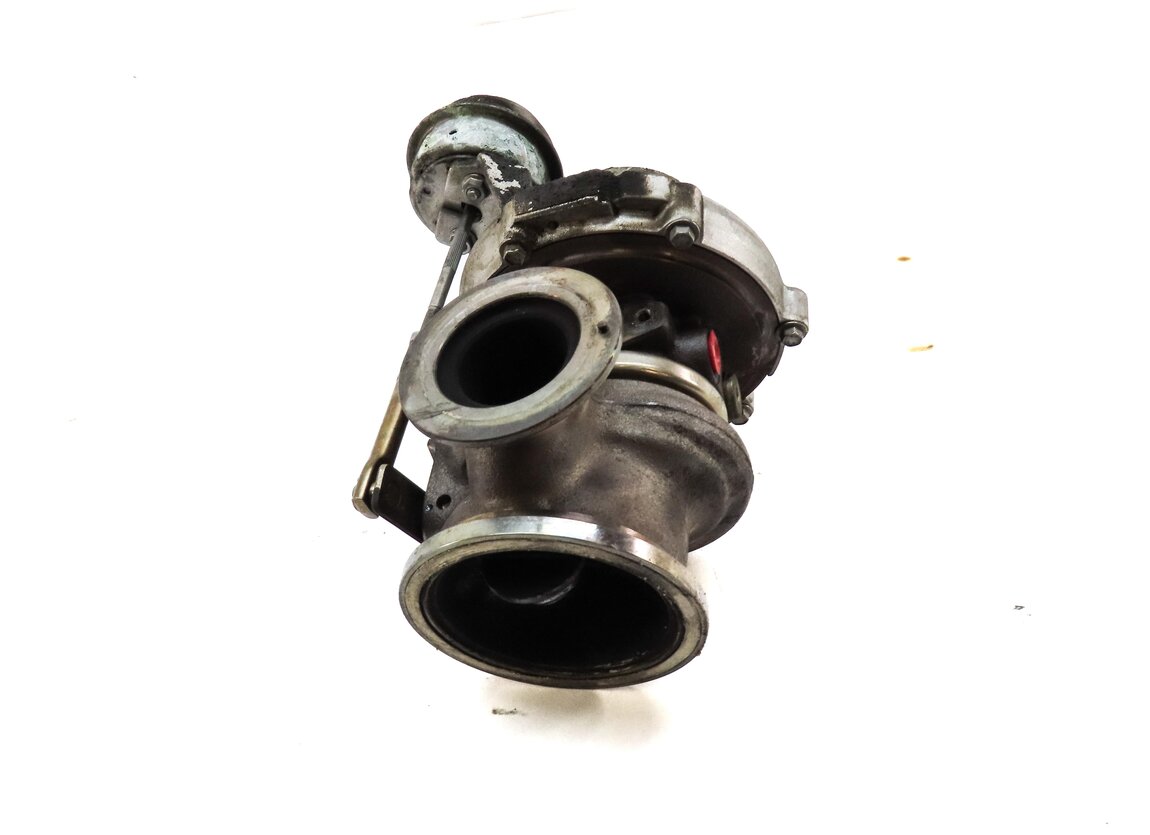 Thumbnail 5: 13-19 BMW 5 6 7 X5 X6 (F01 F02 F04 F06 F07 F10 F12) 4.4L N63 RIGHT TURBOCHARGER
