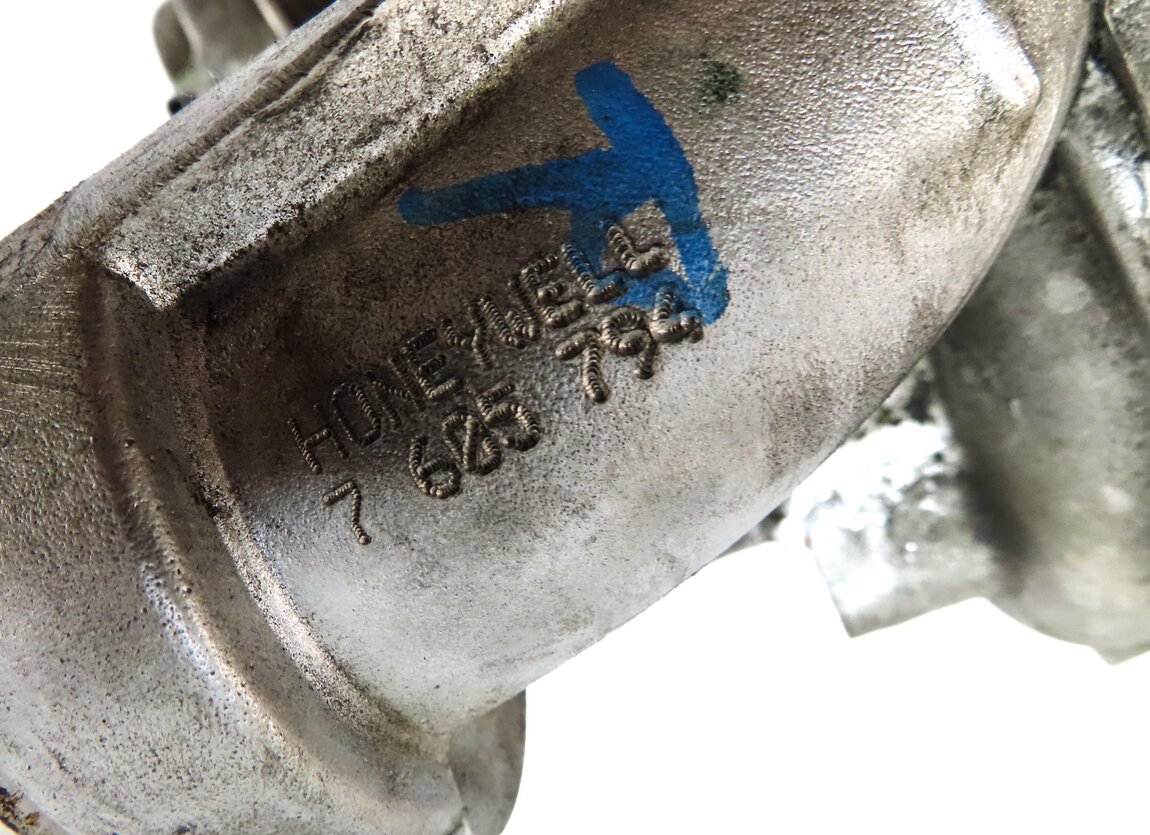 Thumbnail 7: 13-19 BMW 5 6 7 X5 X6 (F01 F02 F04 F06 F07 F10 F12) 4.4L N63 RIGHT TURBOCHARGER