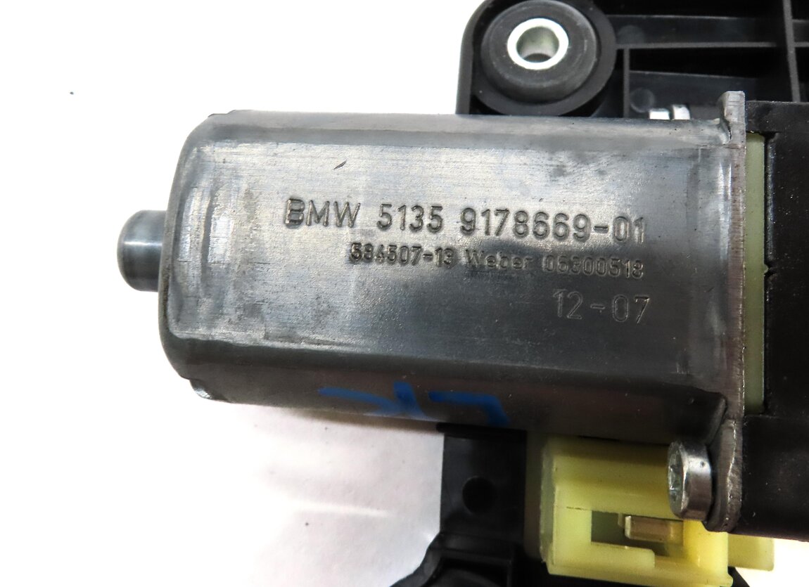 Thumbnail 6: 2013 BMW 750i (F01) REAR LEFT DOOR SUNSHADE SUN SHADE BLIND ADJUST MOTOR 9178669