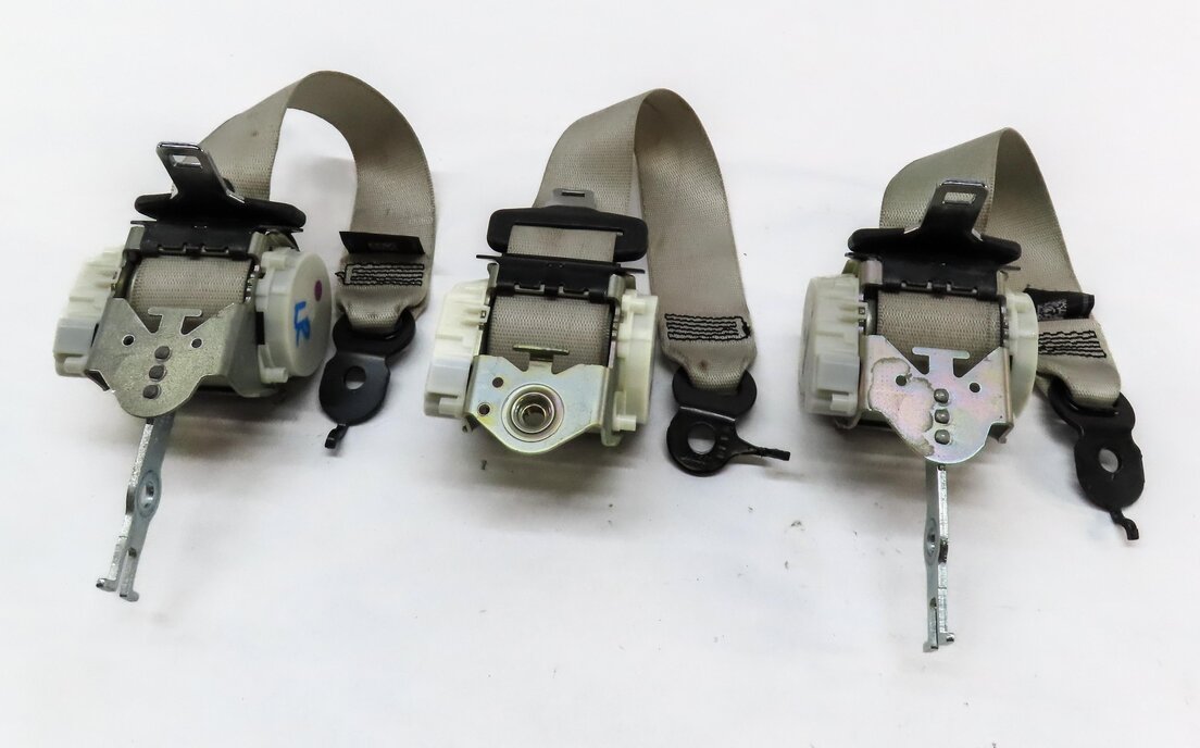 Thumbnail 4: 2013 BMW 750i (F01) REAR LEFT RIGHT & CENTER SEATBELT RETRACTOR SET 3 (BEIGE)