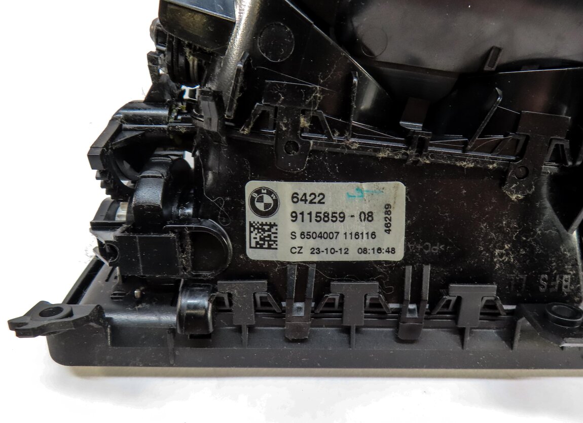 Thumbnail 6: 2013 BMW 750i (F01) FRONT CENTER DASH DASHBOARD HVAC A/C HEATER AIR VENT HAZARD