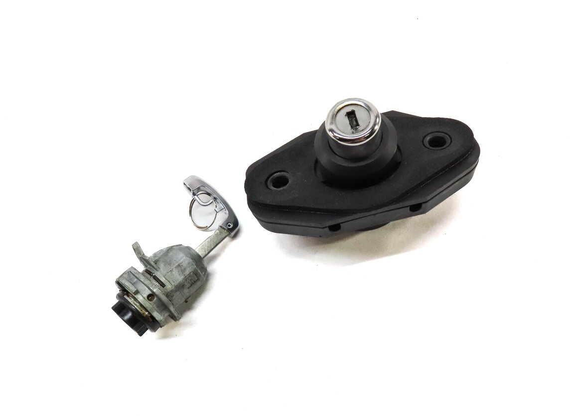 Thumbnail 3: 2013 BMW 750i (F01) HATCH TRUNK LOCK CYLINDER & PUSH OPEN BUTTON w/ SKELETON KEY