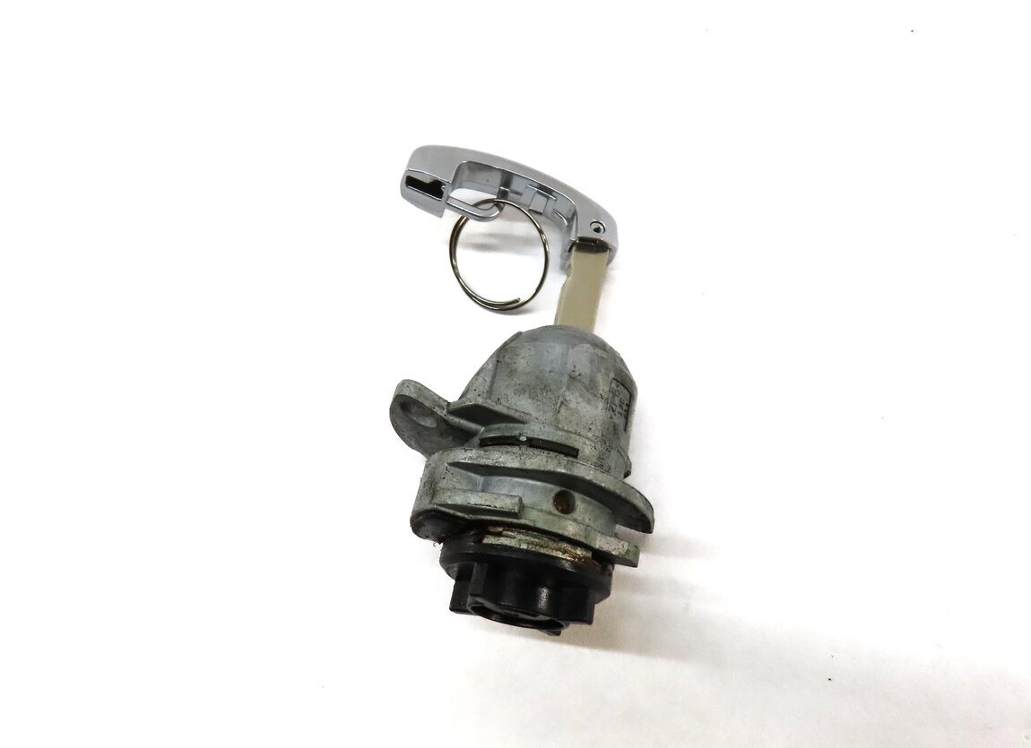 Thumbnail 7: 2013 BMW 750i (F01) HATCH TRUNK LOCK CYLINDER & PUSH OPEN BUTTON w/ SKELETON KEY