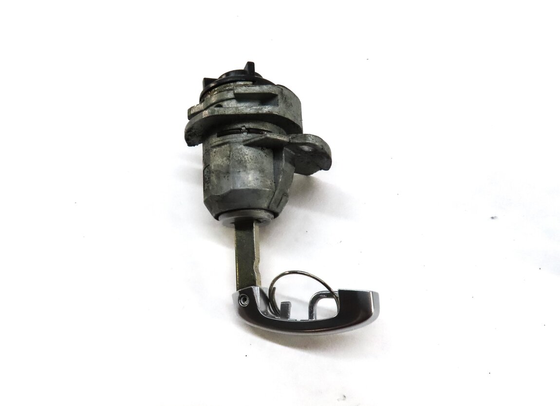 Thumbnail 8: 2013 BMW 750i (F01) HATCH TRUNK LOCK CYLINDER & PUSH OPEN BUTTON w/ SKELETON KEY