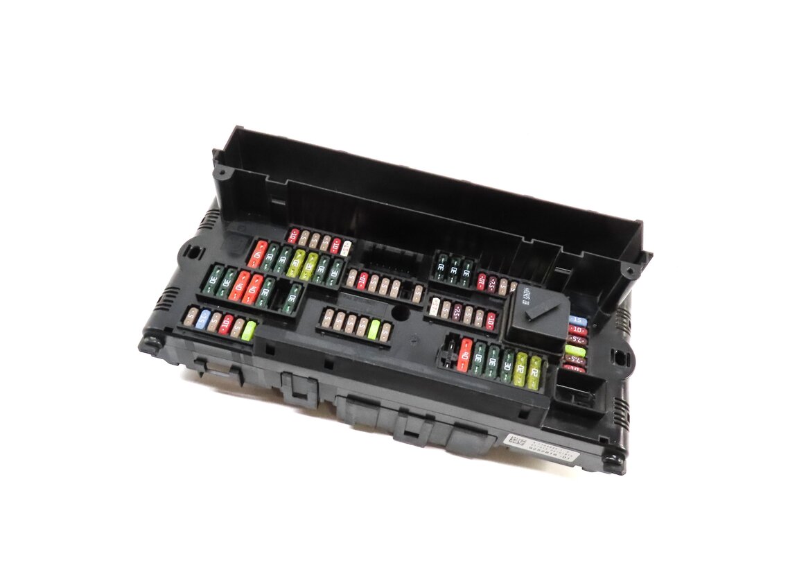 2013 BMW 750i (F01) FRONT POWER DISTRIBUTION RELAY FUSE BOX 61149252816