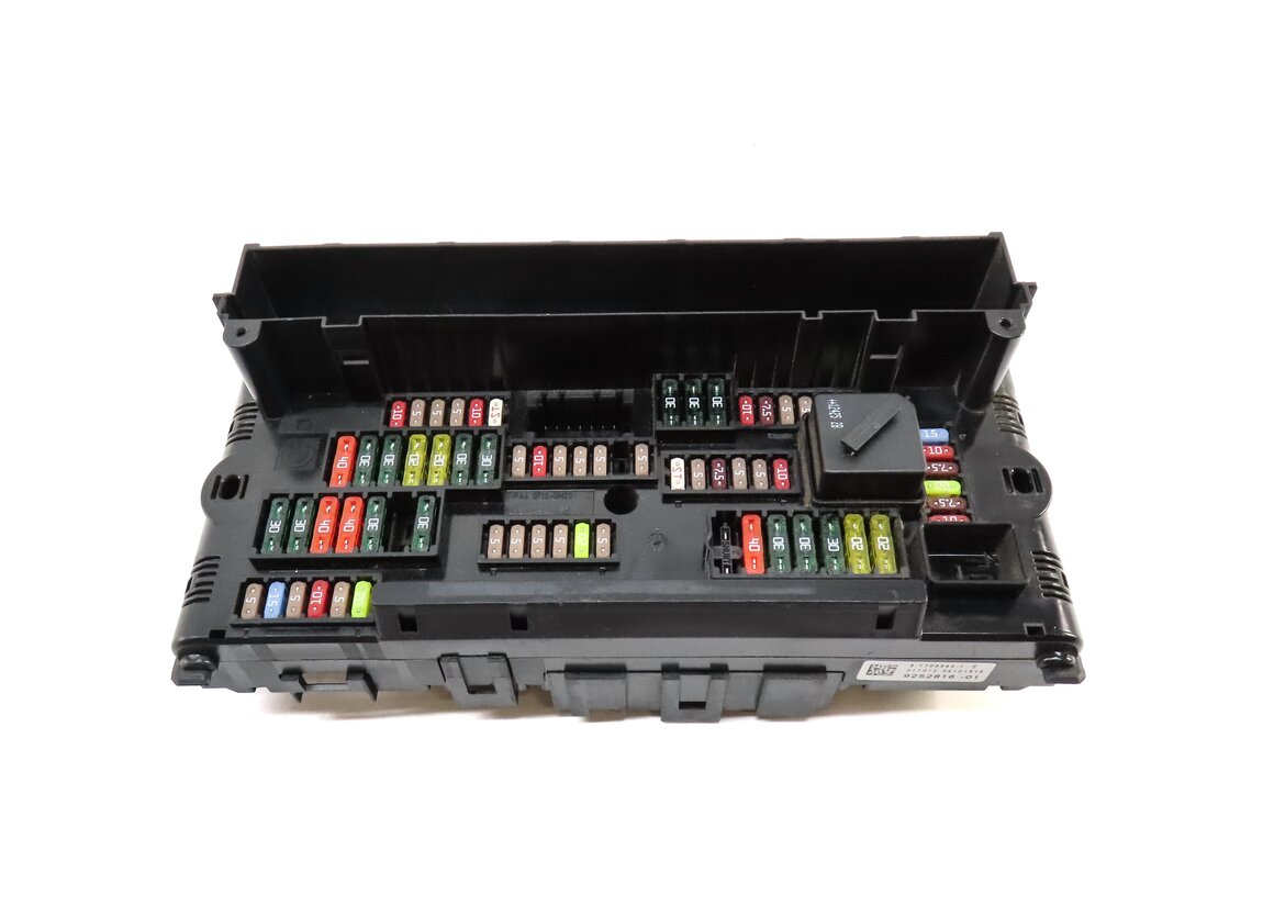 Thumbnail 2: 2013 BMW 750i (F01) FRONT POWER DISTRIBUTION RELAY FUSE BOX 61149252816
