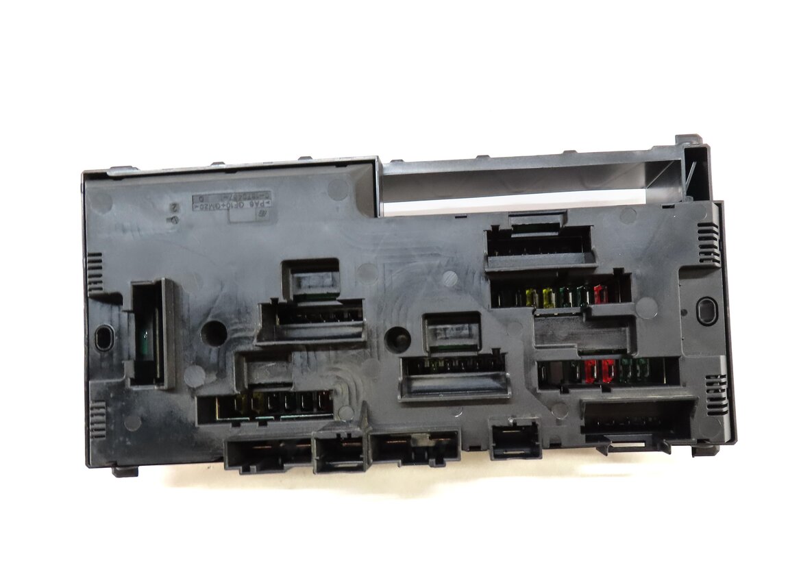 Thumbnail 5: 2013 BMW 750i (F01) FRONT POWER DISTRIBUTION RELAY FUSE BOX 61149252816