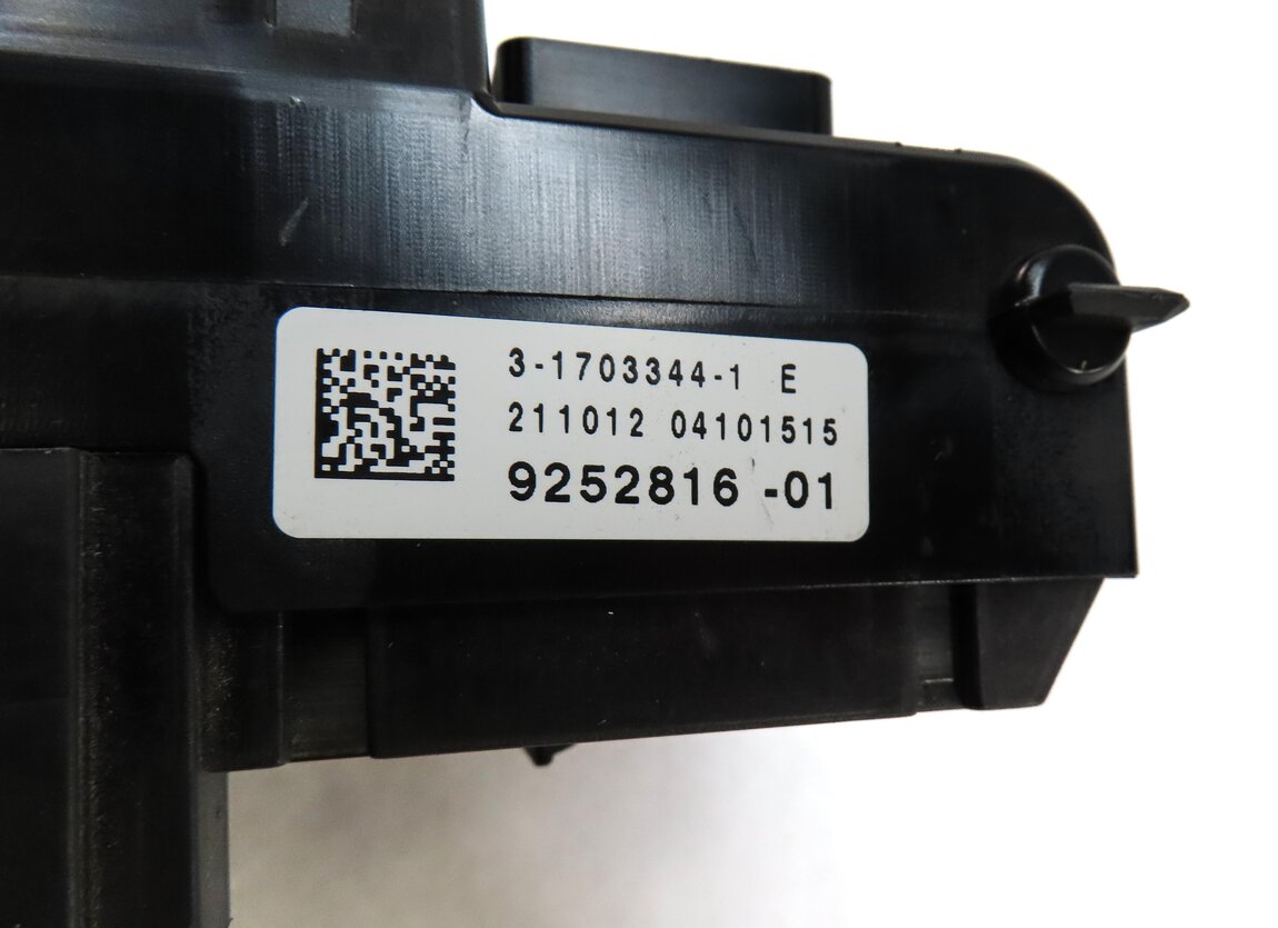 Thumbnail 6: 2013 BMW 750i (F01) FRONT POWER DISTRIBUTION RELAY FUSE BOX 61149252816