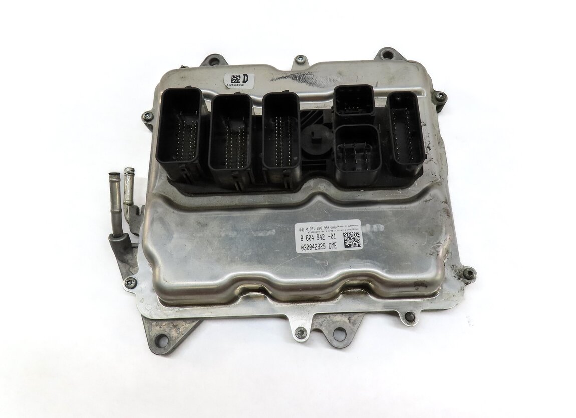 Thumbnail 10: 2013 BMW 750i (F01) 4.4L TURBO N63 CAS COMFORT ENGINE CONTROL MODULE & KEY SET