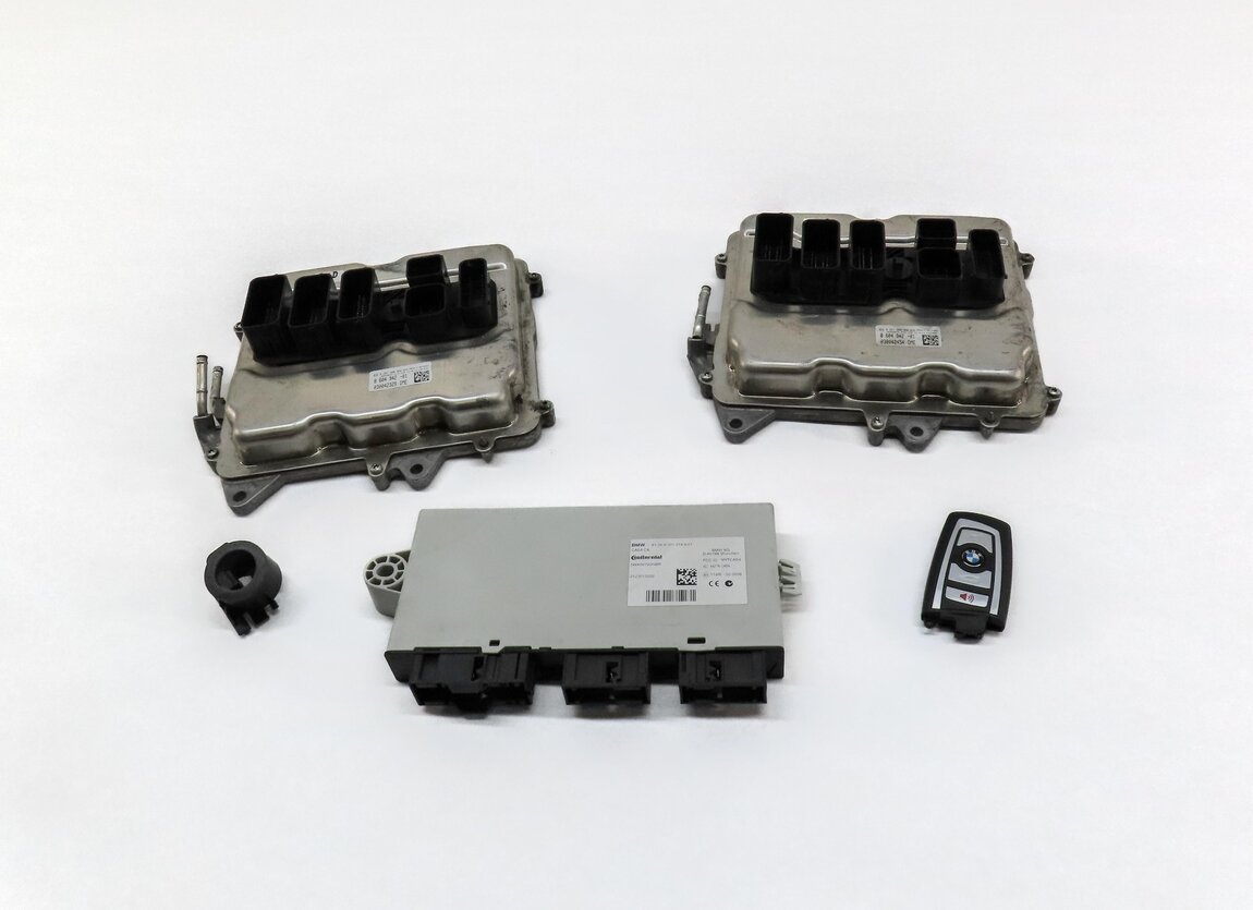 Thumbnail 2: 2013 BMW 750i (F01) 4.4L TURBO N63 CAS COMFORT ENGINE CONTROL MODULE & KEY SET