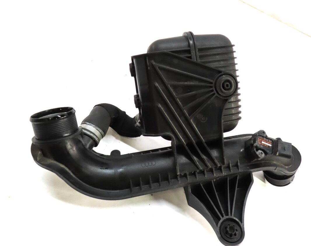 Thumbnail 4: 2014 AUDI A6 (C7) 2.0L TURBO CAED ENGINE INTERCOOLER PRESSURE PIPE w/ DAMPER BOX