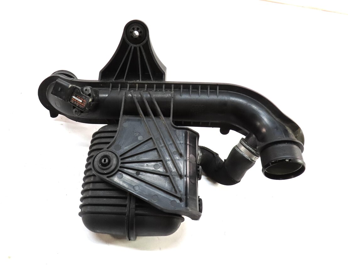 Thumbnail 5: 2014 AUDI A6 (C7) 2.0L TURBO CAED ENGINE INTERCOOLER PRESSURE PIPE w/ DAMPER BOX