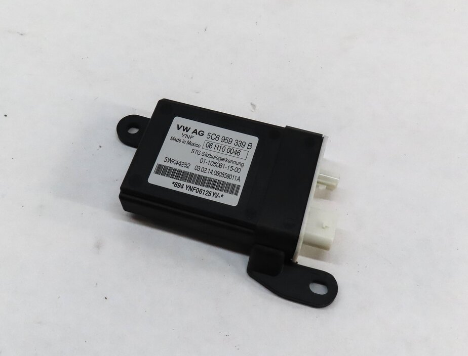 2014 AUDI A6 (C7) FRONT RIGHT PASSENGER SEAT OCCUPANCY SENSOR CONTROL MODULE