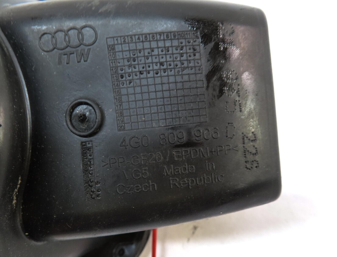 Thumbnail 6: 2012-2018 AUDI A6 S6 (C7) FUEL TANK DOOR LID COVER TRIM w/ HOUSING (QUARTZ GRAY)