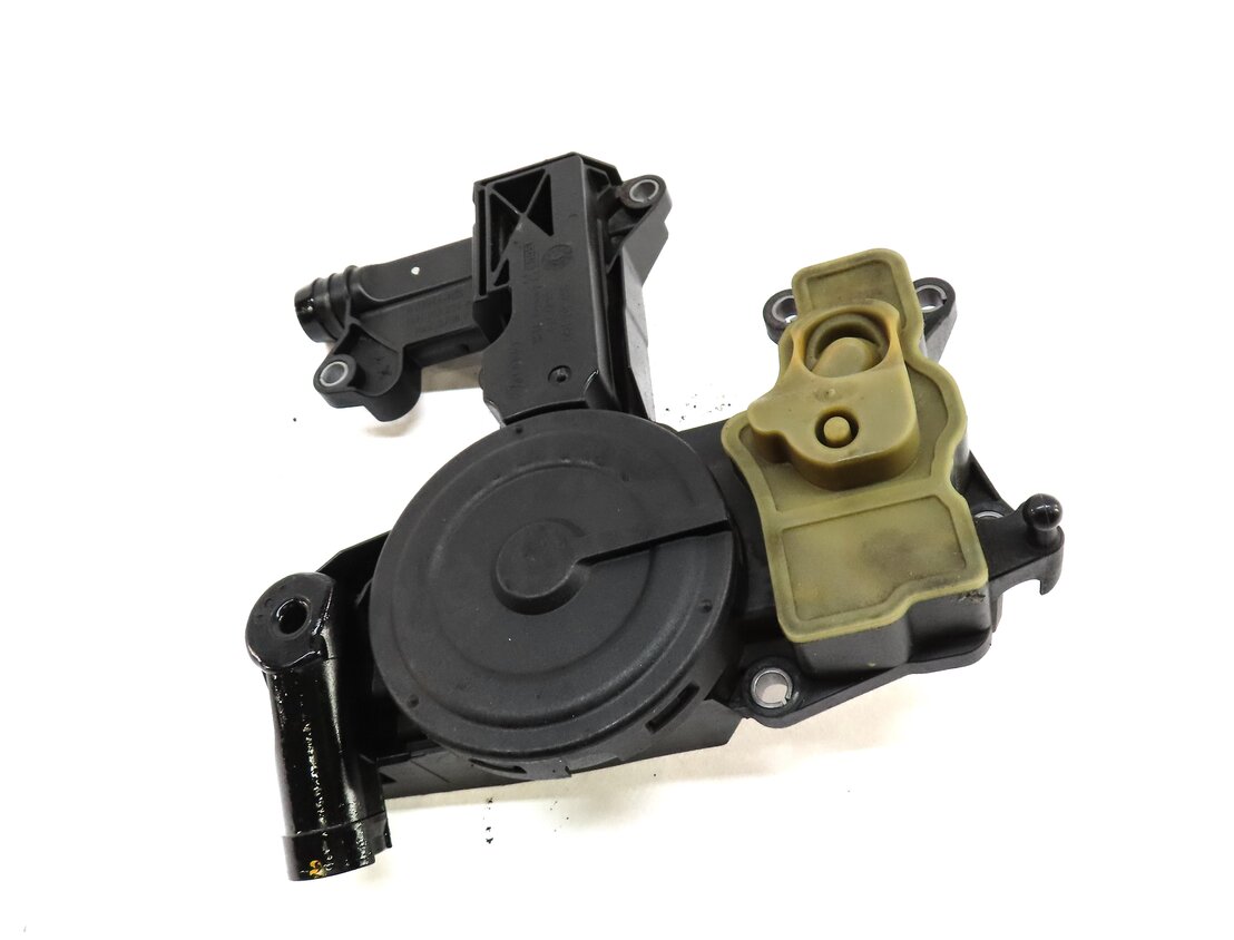 Thumbnail 3: 2014 AUDI A6 (C7) 2.0L TURBO CAED ENGINE PCV VENT OIL SEPARATOR 06H103495AE