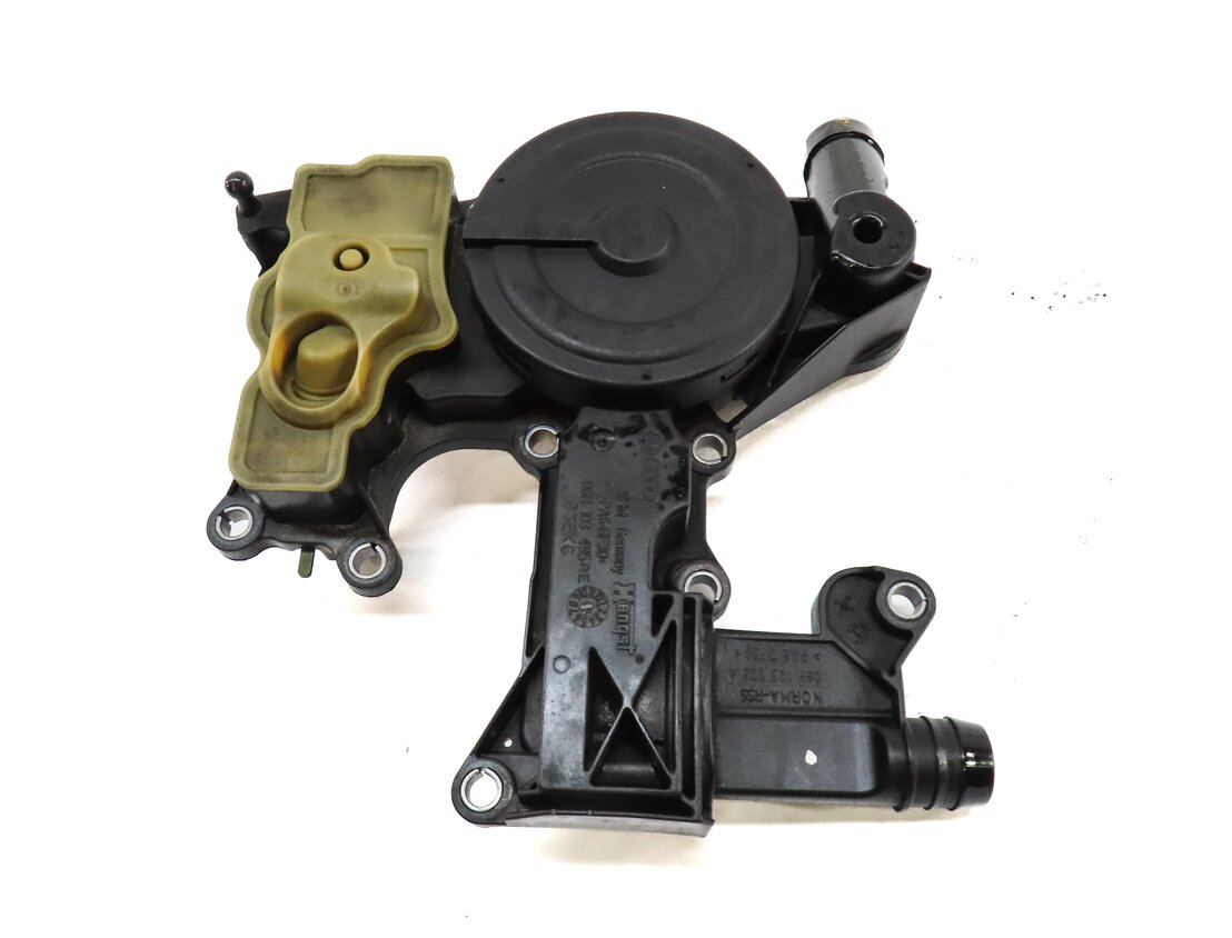 Thumbnail 4: 2014 AUDI A6 (C7) 2.0L TURBO CAED ENGINE PCV VENT OIL SEPARATOR 06H103495AE