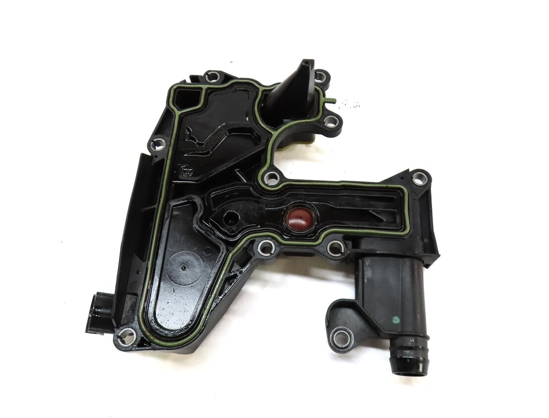Thumbnail 5: 2014 AUDI A6 (C7) 2.0L TURBO CAED ENGINE PCV VENT OIL SEPARATOR 06H103495AE