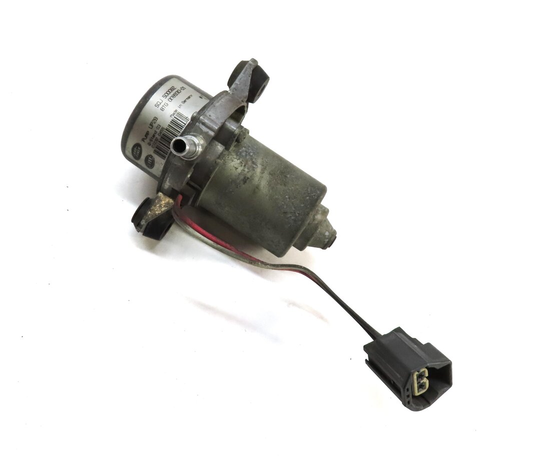 Thumbnail 1: 2005-2009 LAND ROVER LR3 - RANGE ROVER SPORT (L320 L322) BRAKE VACUUM PUMP