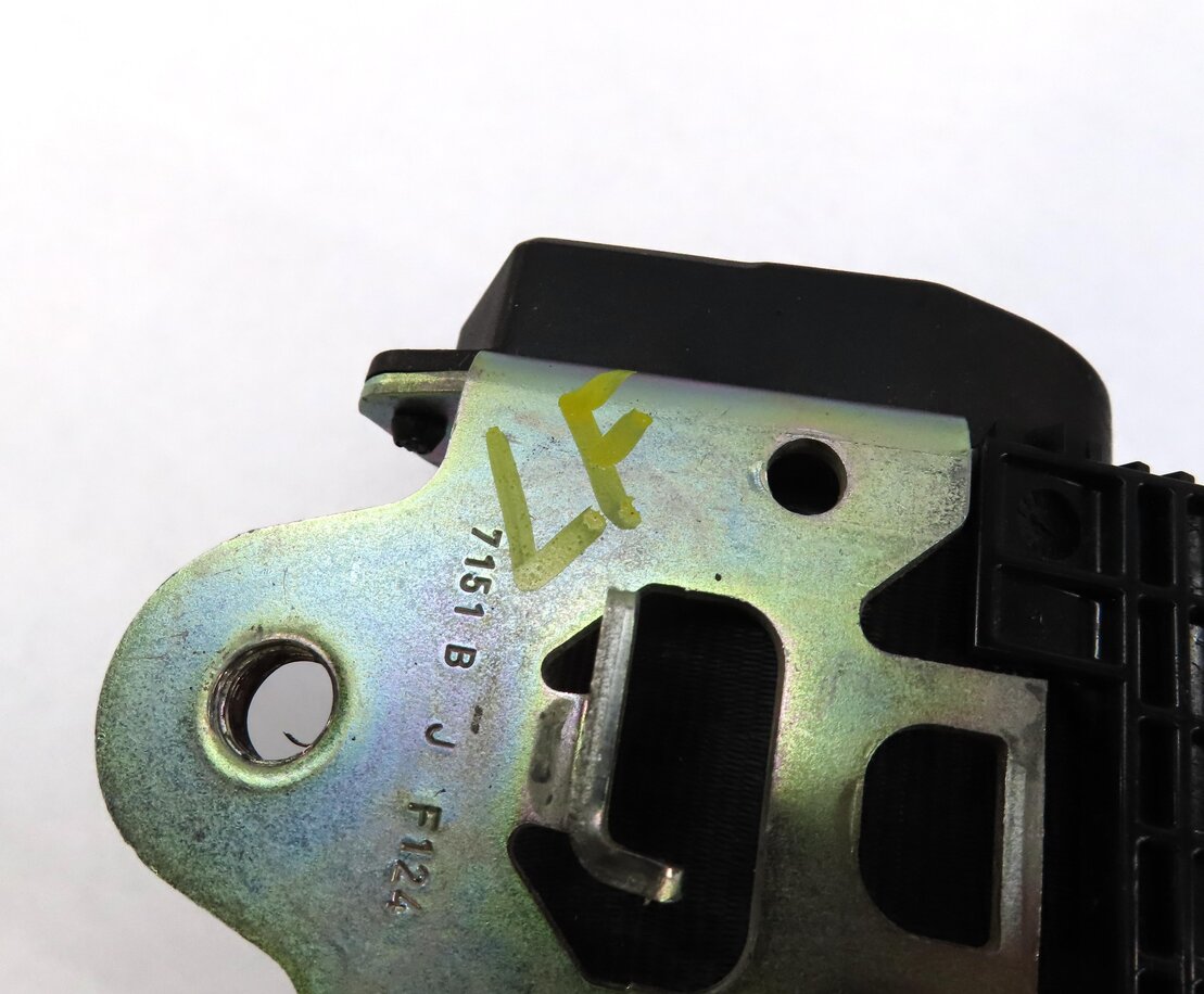 Thumbnail 5: 08-16 LR3 LR4 / RANGE ROVER SPORT (L320) LEFT DRIVER SEATBELT RETRACTOR (BLACK)