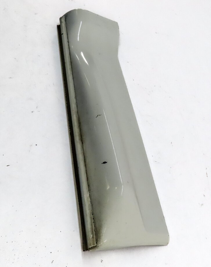 Thumbnail 4: 2008 RANGE ROVER SPORT (L320) REAR RIGHT LOWER DOOR TRIM MOULDING (WHITE)