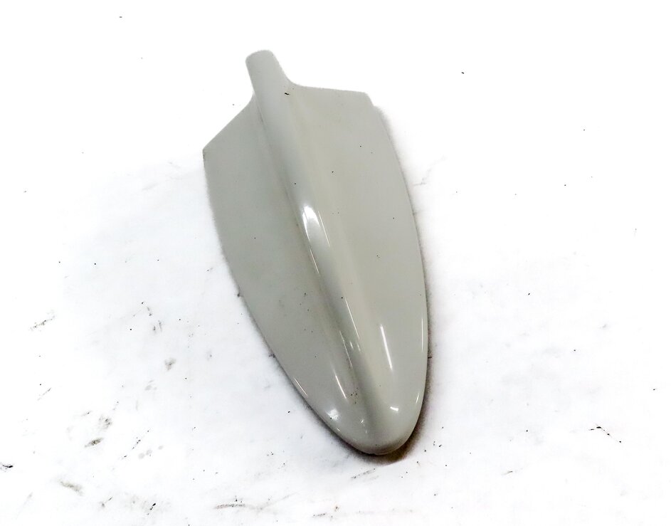 Thumbnail 3: 2014 BMW X1 (E84) REAR ROOF SHARK FIN ANTENNA COVER (ALPINE WHITE 300)