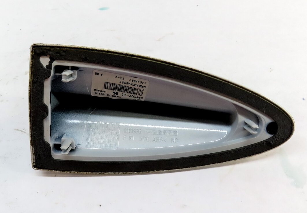 Thumbnail 6: 2014 BMW X1 (E84) REAR ROOF SHARK FIN ANTENNA COVER (ALPINE WHITE 300)