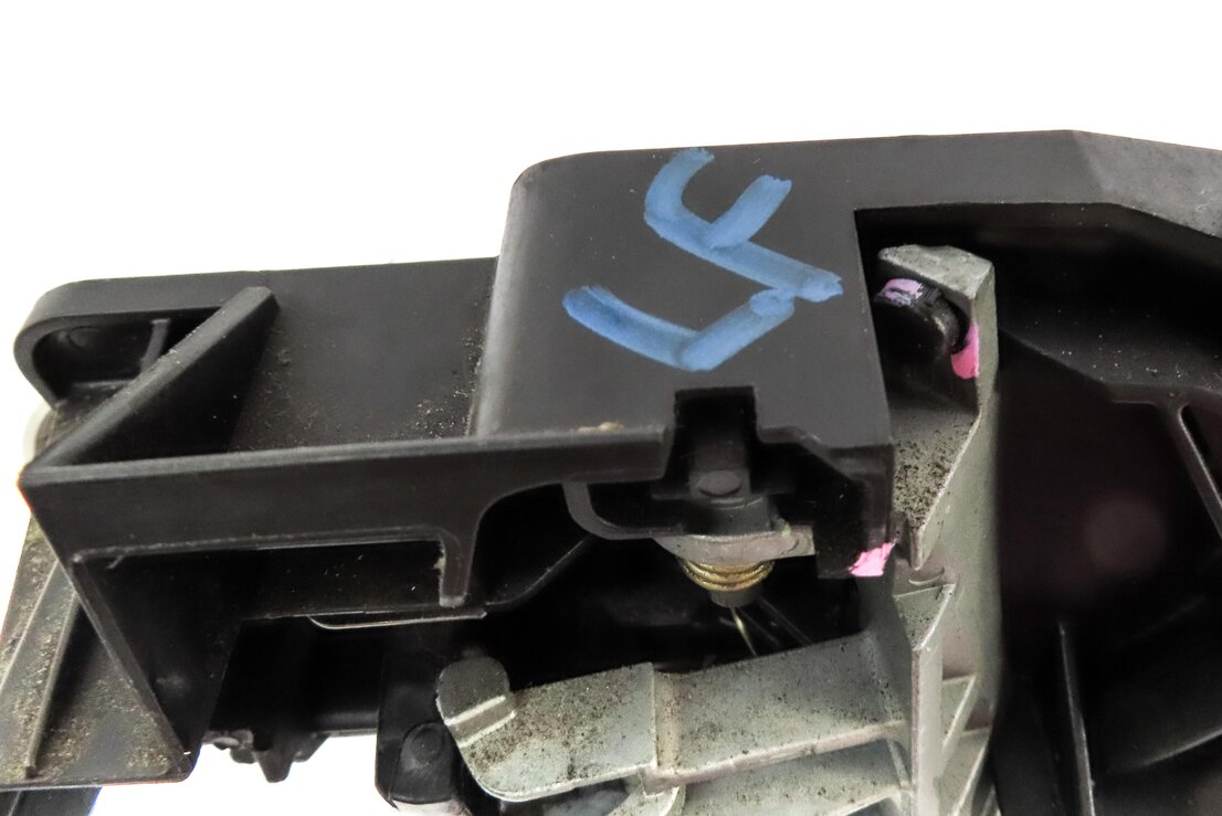 Thumbnail 6: 12-15 BMW X1 (E84) FRONT LEFT DRIVER OUTSIDE DOOR HANDLE (w/o COMFORT) (WHITE)