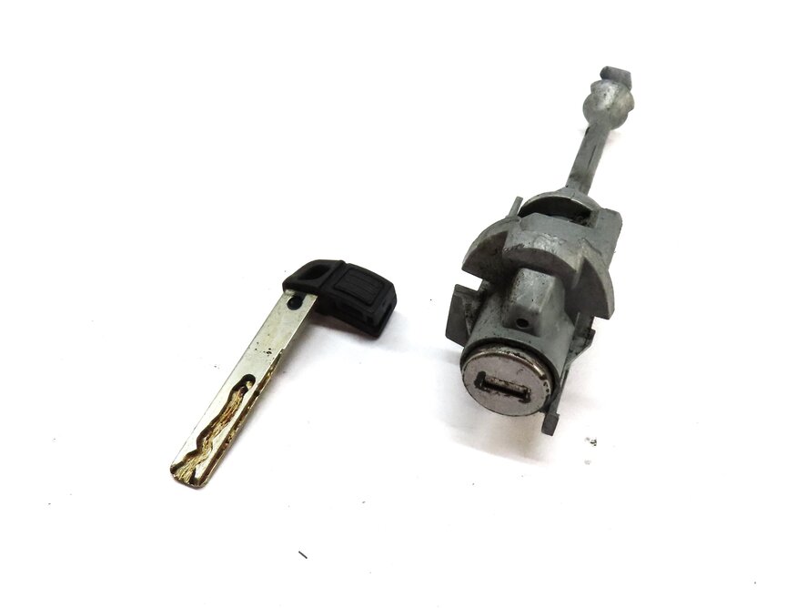 2014 BMW X1 (E84) FRONT LEFT DOOR LOCK CYLINDER & SKELETON KEY