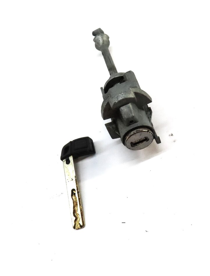 Thumbnail 3: 2014 BMW X1 (E84) FRONT LEFT DOOR LOCK CYLINDER & SKELETON KEY