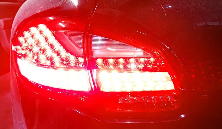 Thumbnail 2: 2011-2014 PORSCHE CAYENNE (958) LEFT DRIVER OUTER TAILLIGHT BRAKE LIGHT LAMP