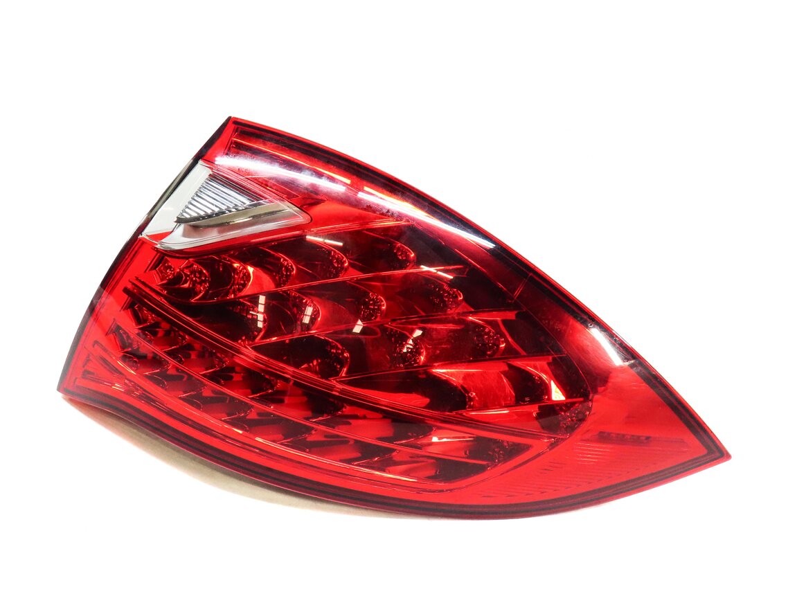 2011-2014 PORSCHE CAYENNE (958) RIGHT PASSENGER OUTER TAILLIGHT BRAKE LIGHT LAMP