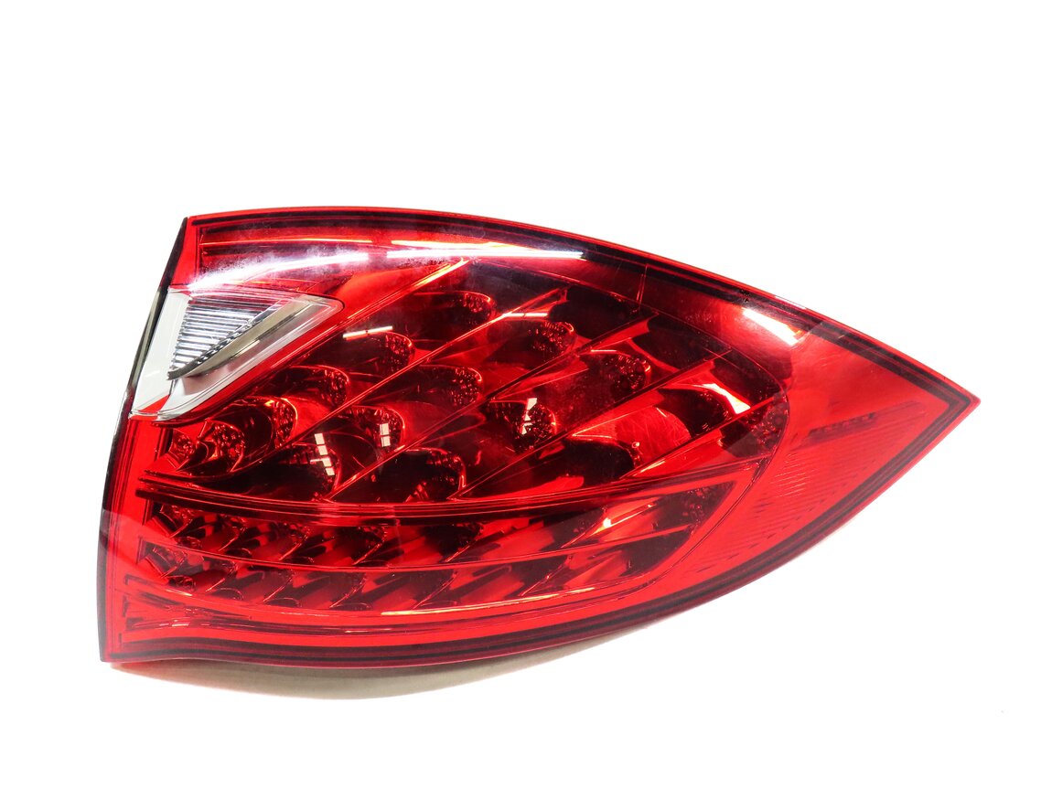 Thumbnail 3: 2011-2014 PORSCHE CAYENNE (958) RIGHT PASSENGER OUTER TAILLIGHT BRAKE LIGHT LAMP