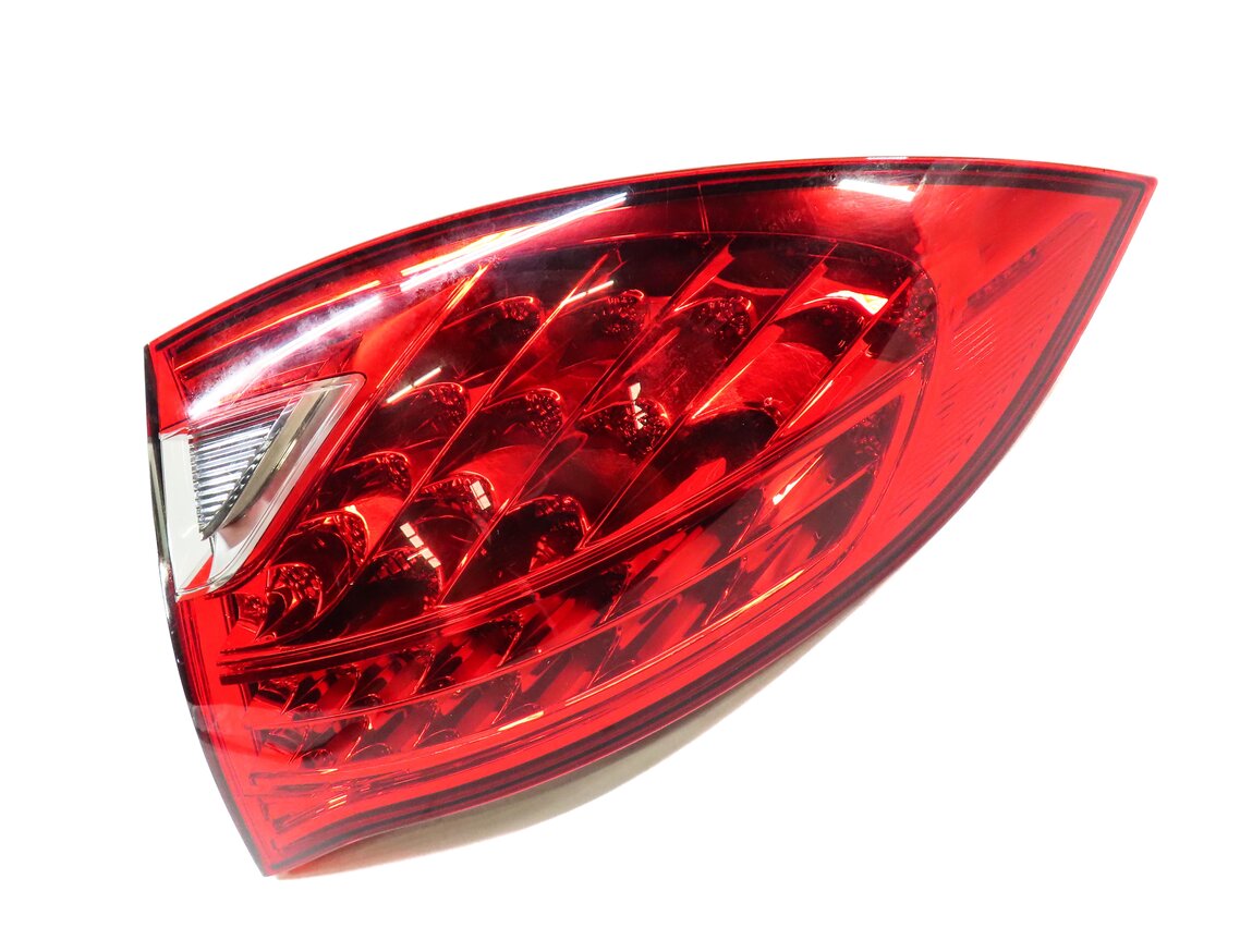 Thumbnail 4: 2011-2014 PORSCHE CAYENNE (958) RIGHT PASSENGER OUTER TAILLIGHT BRAKE LIGHT LAMP