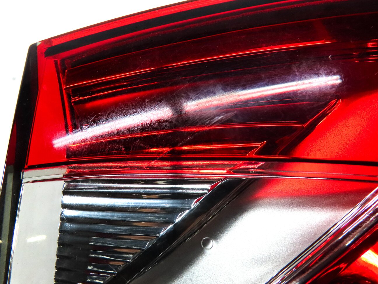 Thumbnail 7: 2011-2014 PORSCHE CAYENNE (958) RIGHT PASSENGER OUTER TAILLIGHT BRAKE LIGHT LAMP