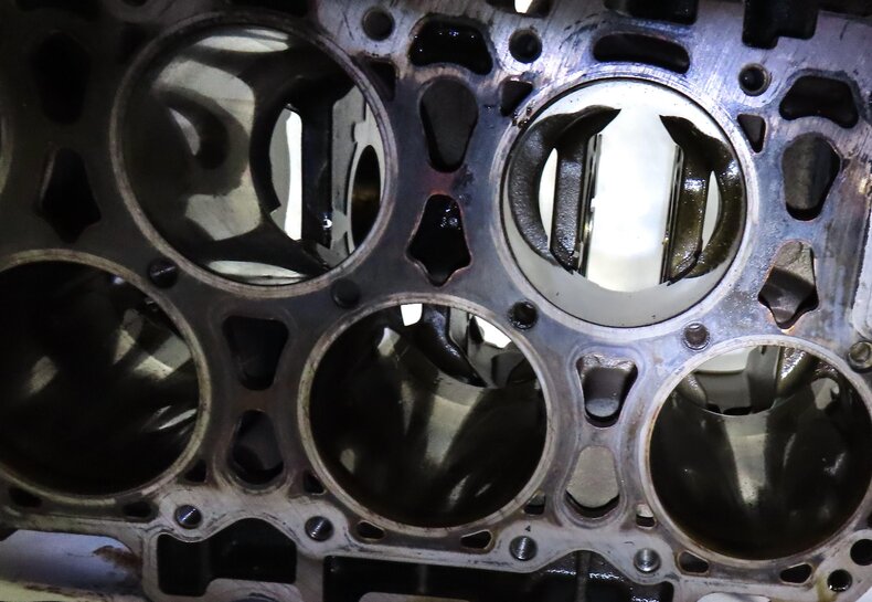 Thumbnail 10: 2011-2012 PORSCHE CAYENNE (958) 3.6L M55.02 VR6 ENGINE CYLINDER BLOCK (BARE)