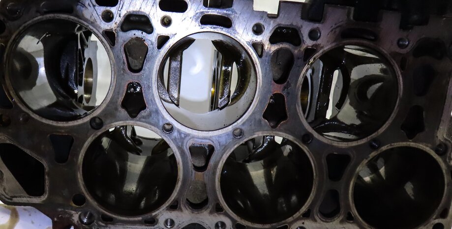 Thumbnail 9: 2011-2012 PORSCHE CAYENNE (958) 3.6L M55.02 VR6 ENGINE CYLINDER BLOCK (BARE)