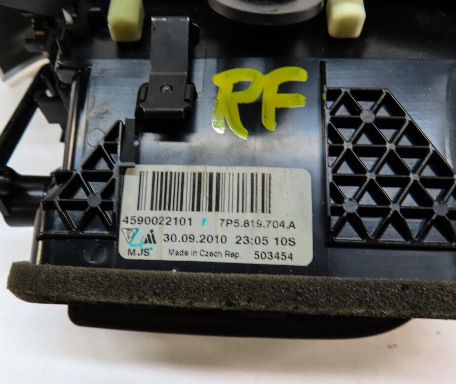 Thumbnail 6: 2011 PORSCHE CAYENNE (958) FRONT RIGHT PASSENGER OUTER DASH HEATER A/C AIR VENT